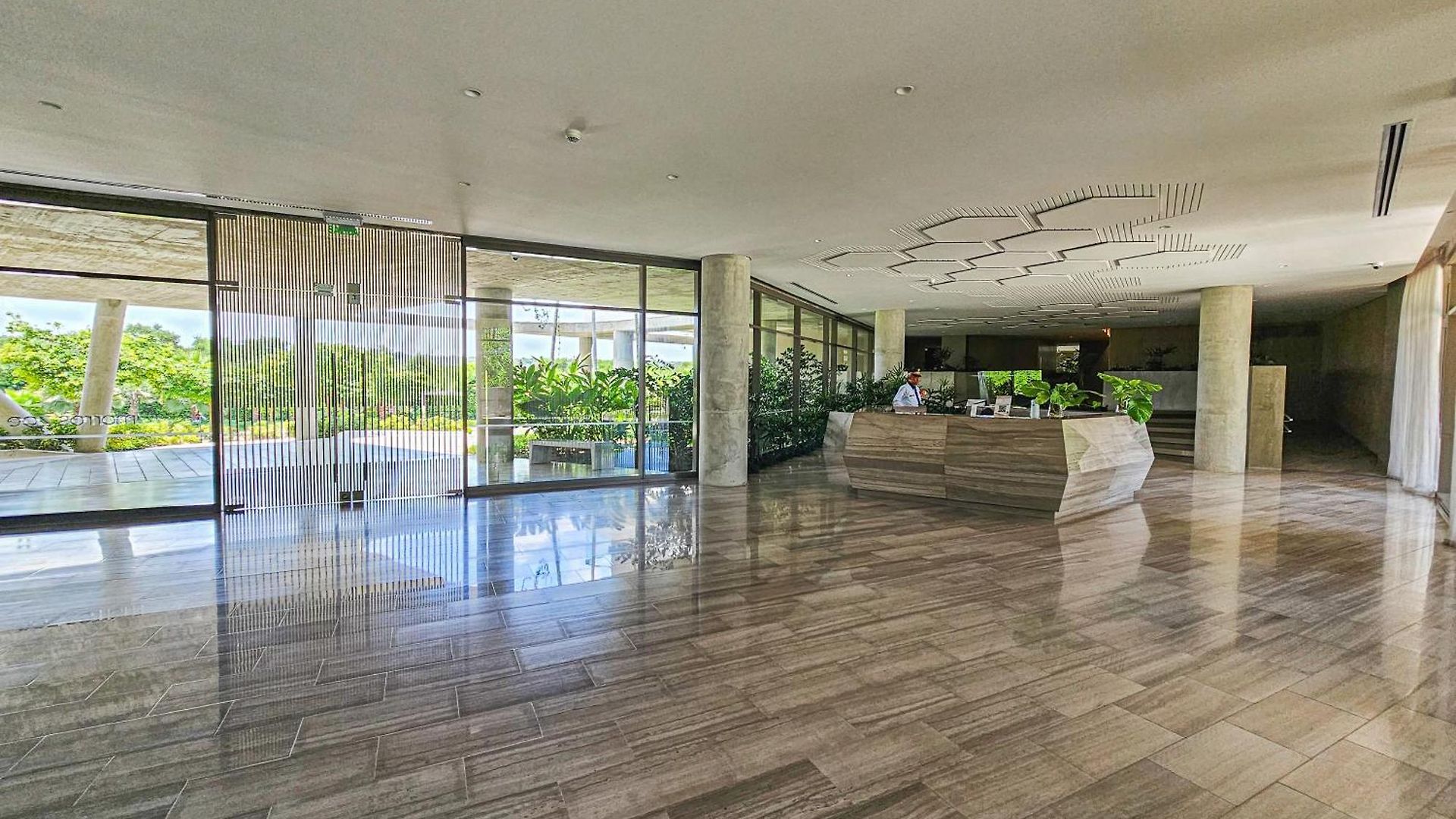 Apartamento En Con Acceso Directo Al Mar En *
