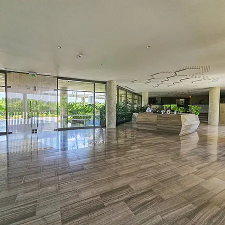 Apartamento En Con Acceso Directo Al Mar En *